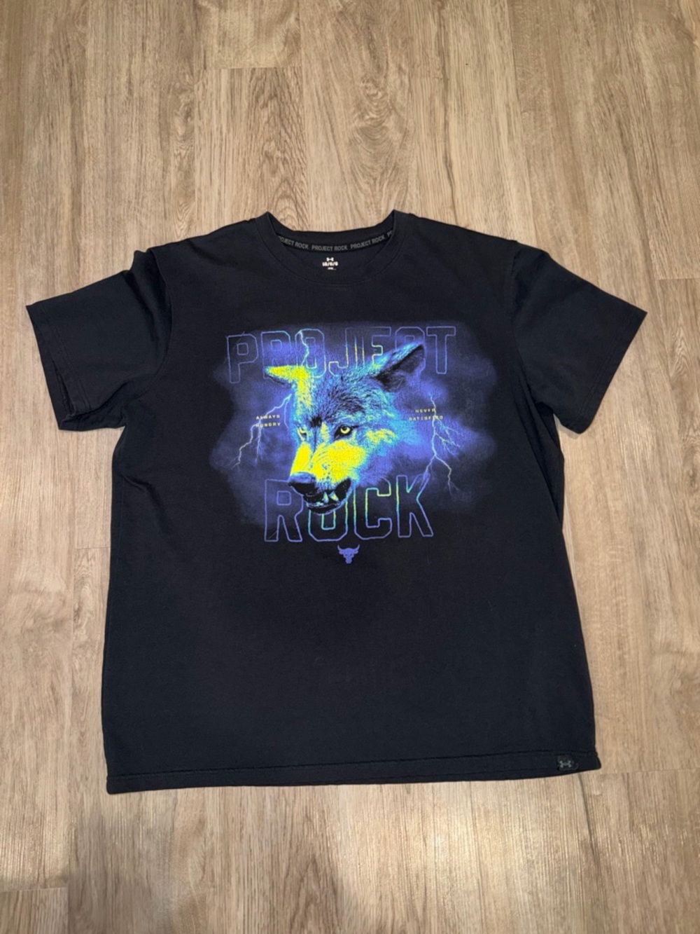 Men’s Under Armour Heavyweight Wolf T-Shirt - Size Large